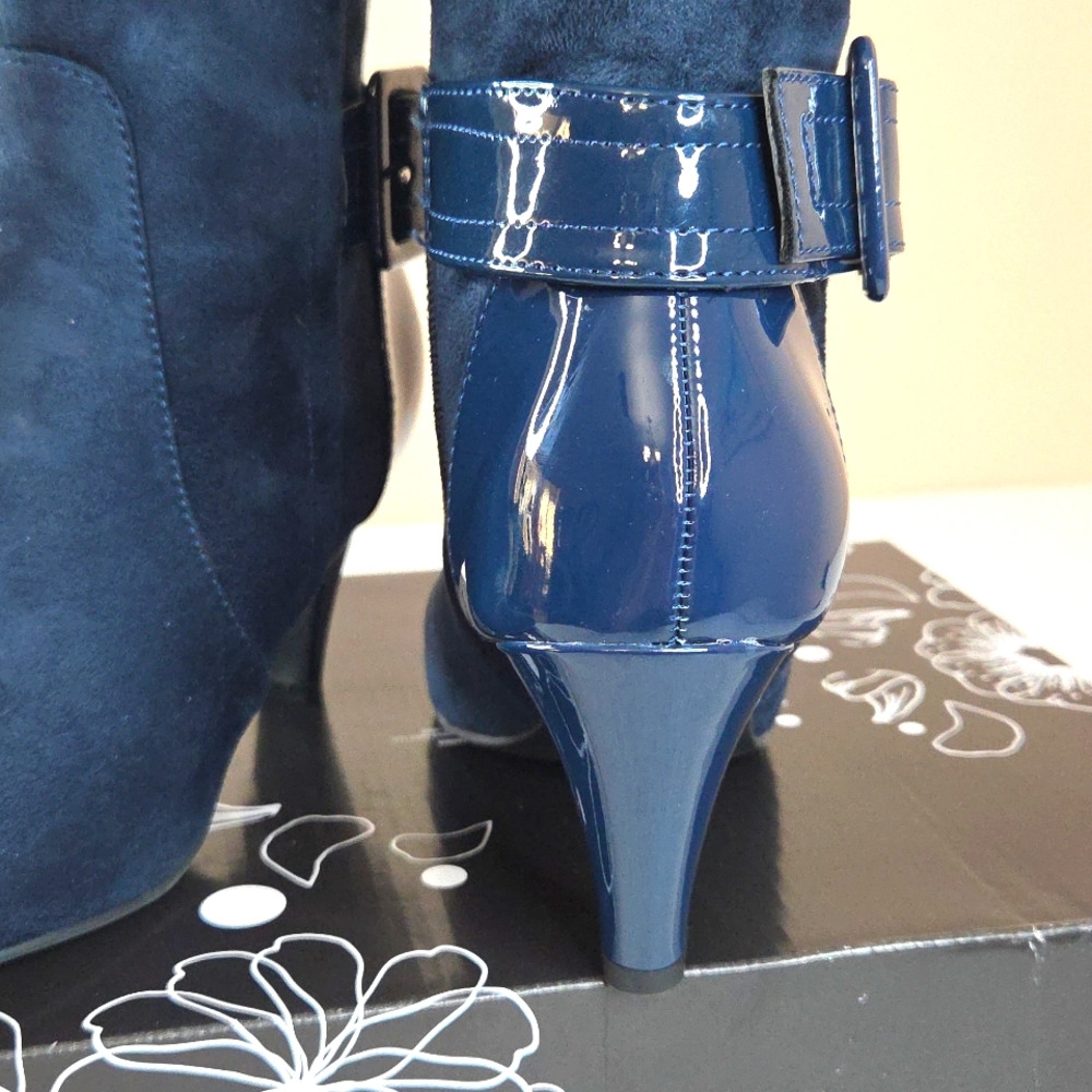 East 5th Blue Heeled Boots with Buckle Details. 6.5 M - Picture 3 of 16